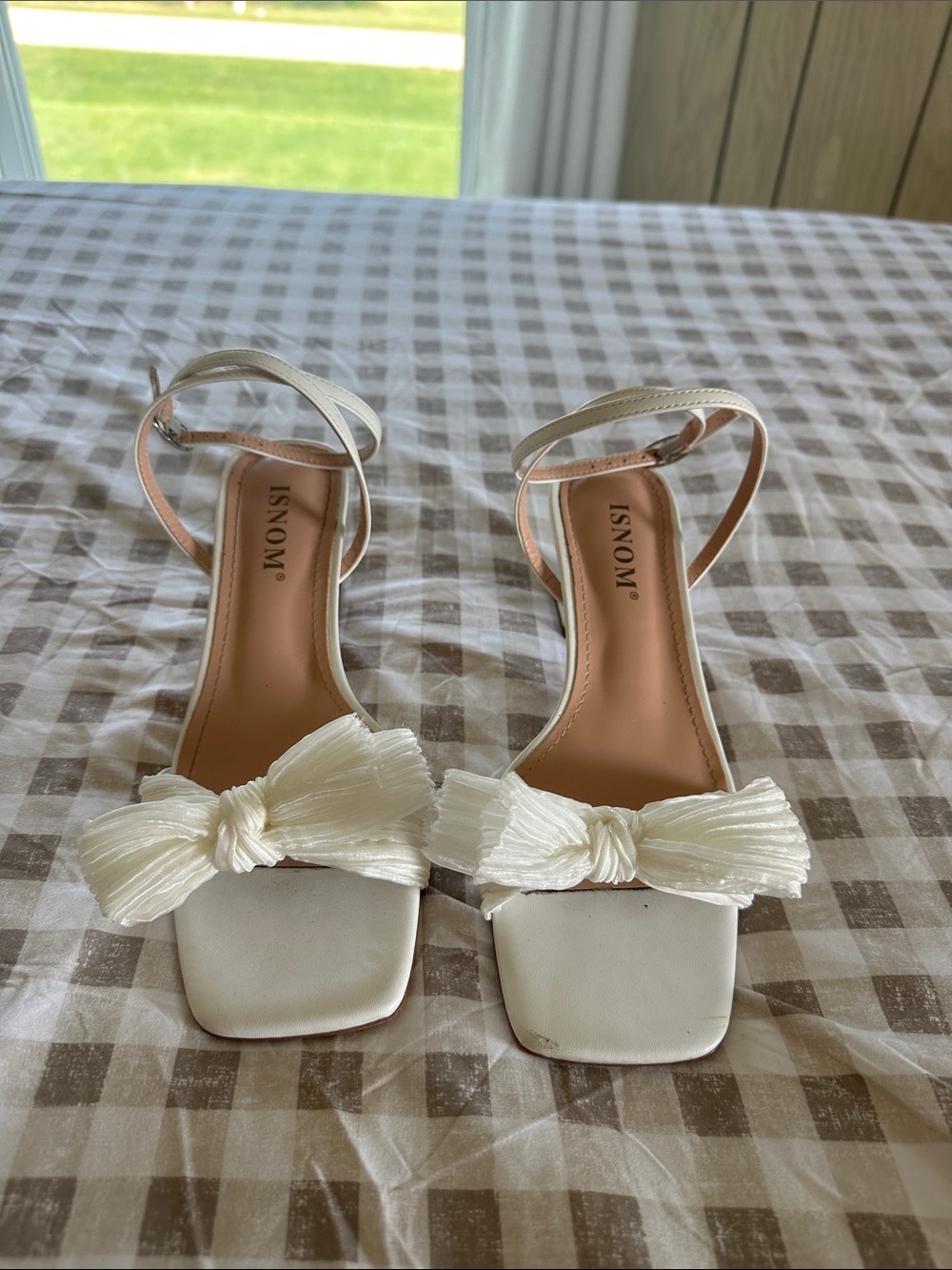Bow-tied ruffled upper heel Shoe, sz 8, 12H-146S005